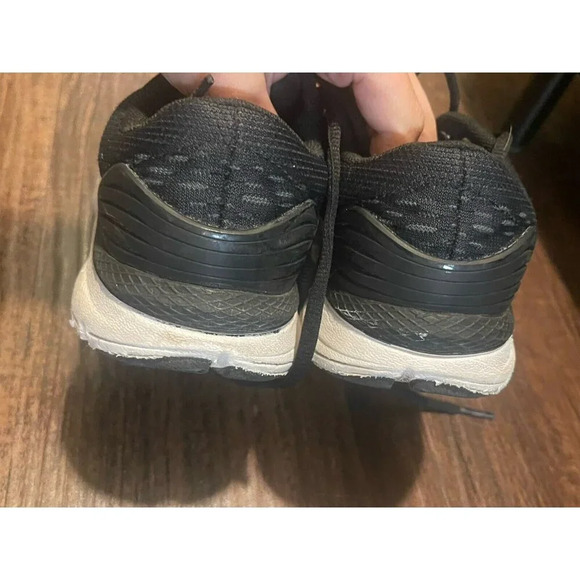 Under Armor Woman’s Black Charged Intake Tennish Athletic Shoes 6 - Picture 8 of 9